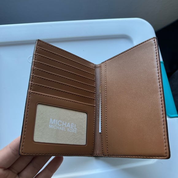 Michael Kors Jet Set Travel Passport Holder Wallet Case (New) - Picture 2 of 4